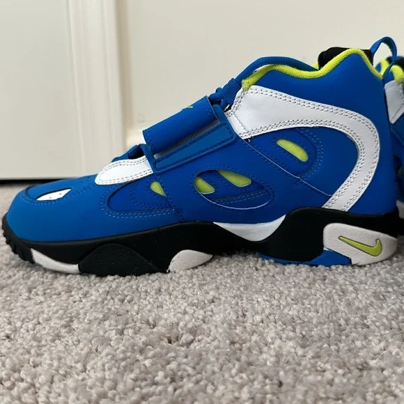 Nike Air Diamond Turf 2, Royal blue, Boys (Youth). No tag/box. - Picture 3 of 9